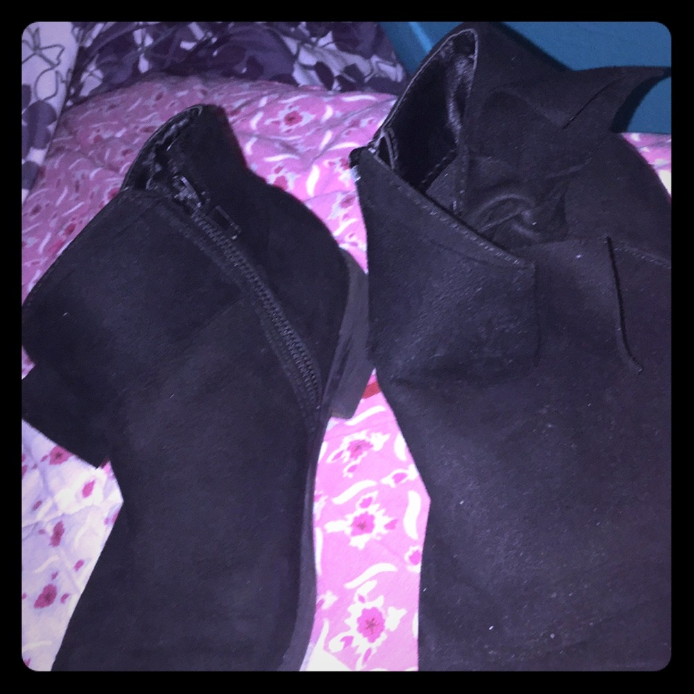Boots size 3